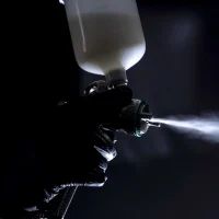 low-angle-hand-spraying-powder-paint copie